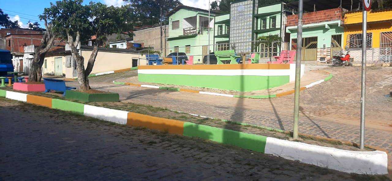 Camacã: Nova praça construída em Leoventura chama atenção dos moradores
